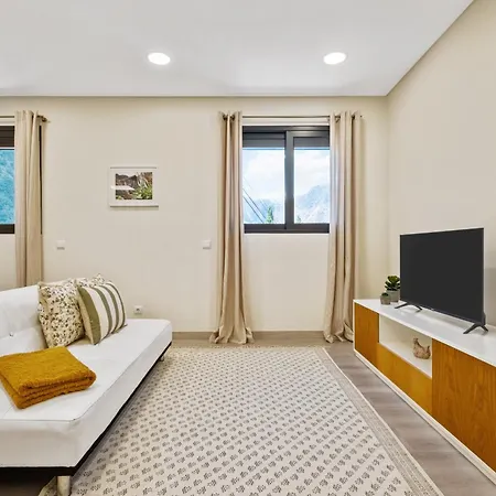 Coracao Da Madeira By Homie * Куррал-даш-Фрейраш